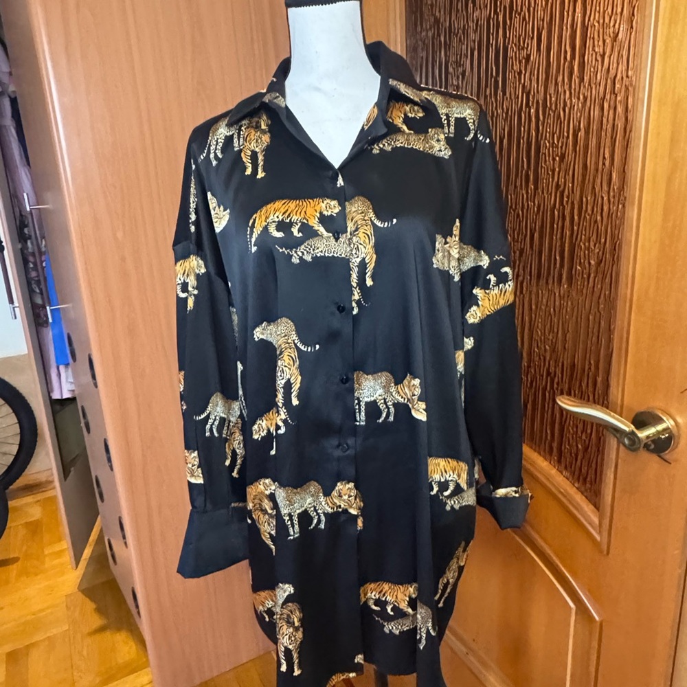 Zara oversized satin blend Black Shirt with Tiger and Leopard Print Sz M